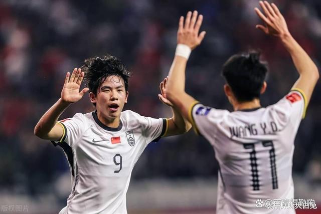 九游体育app-关键比赛时刻，球队士气高涨表现出色