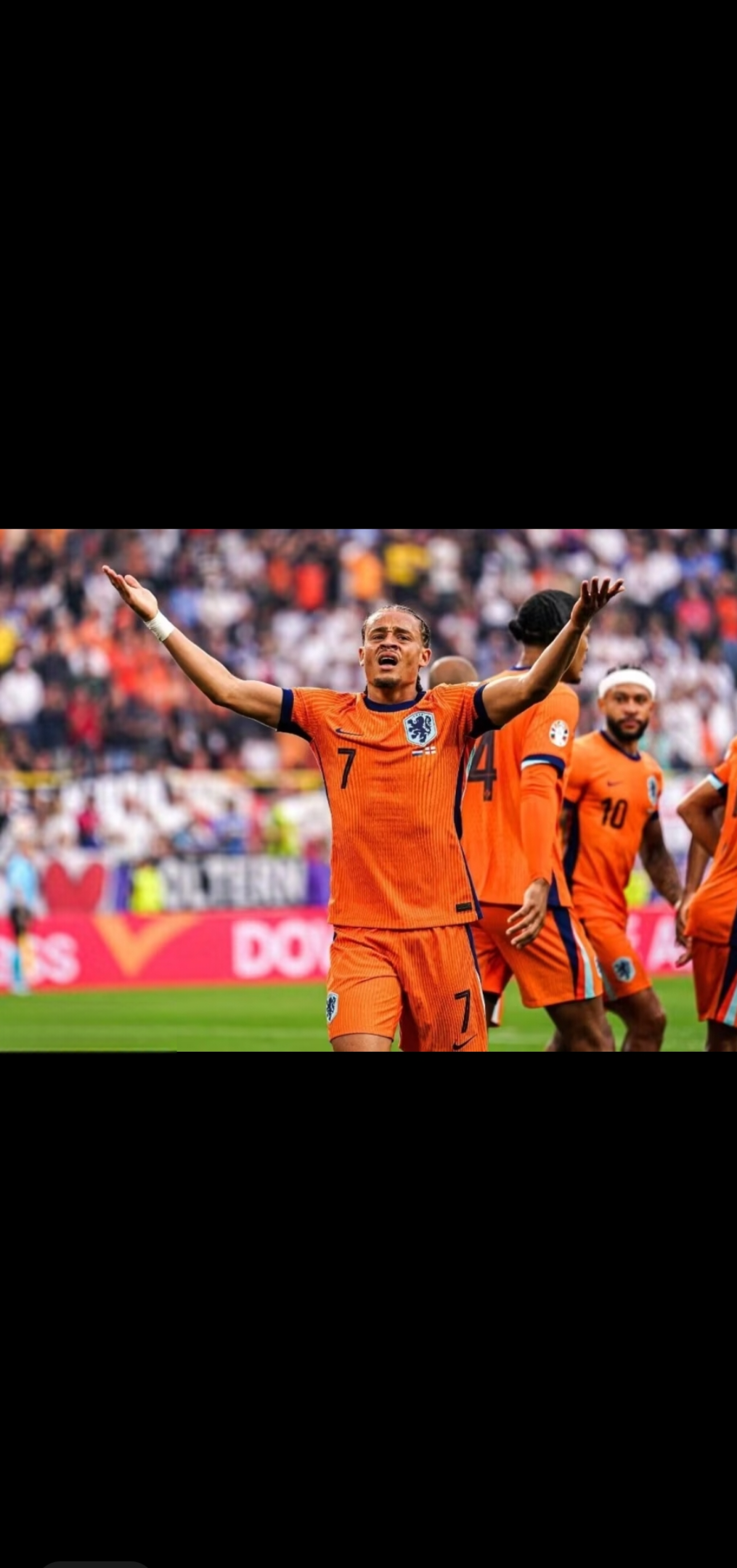 欧洲杯赛场上双方龙争虎斗,胜者将尽显实力 欧洲杯赛场上双方龙争虎斗,胜者将尽显实力