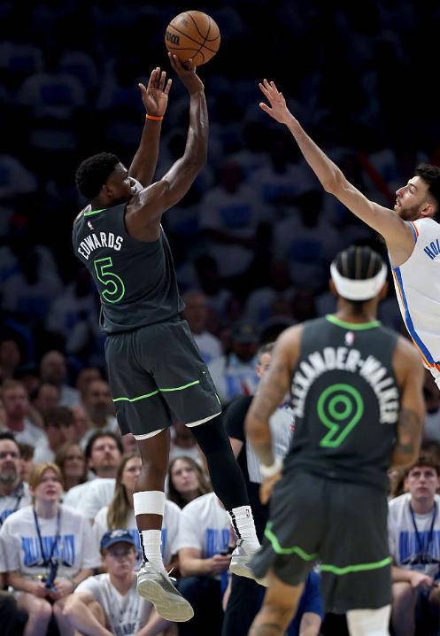 西部决赛正在进行中，球队实力均衡