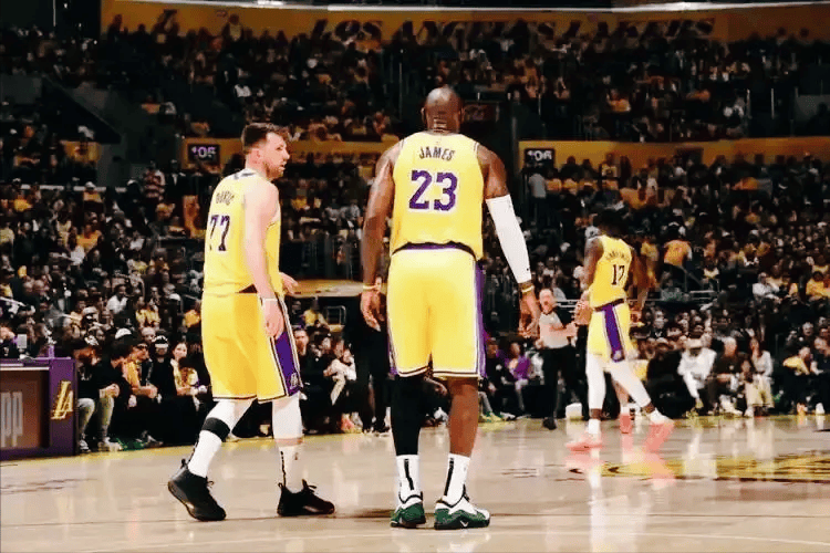 球场上的风云人物，谁能笑到最后？的简单介绍