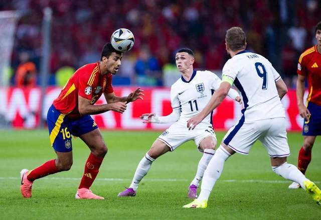 九游体育入口-英格兰运动员在足球赛事中取得胜利