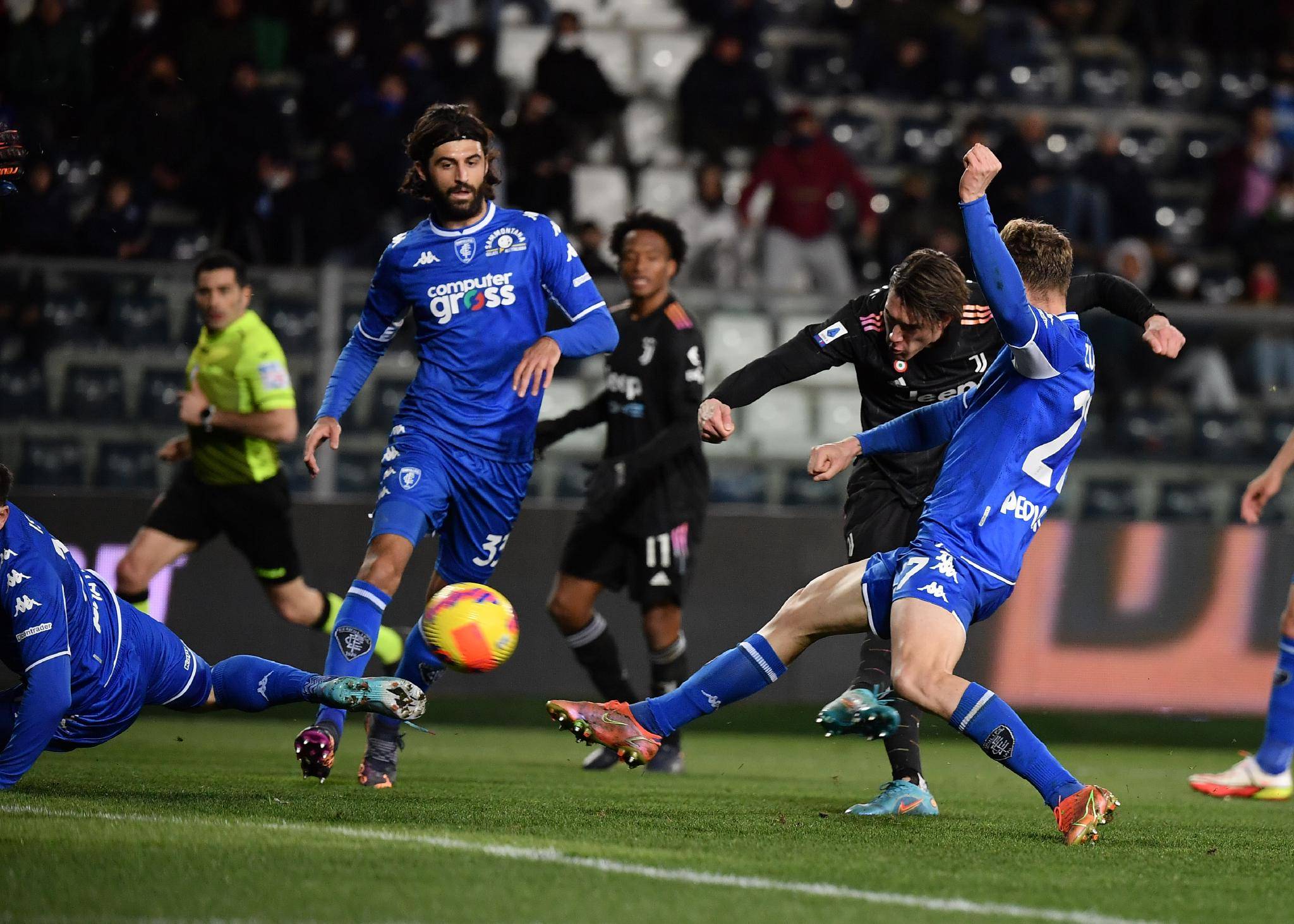 包含帕尔玛客场逼平维罗纳，保级形势稍显乐观的词条