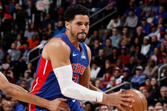 尼克斯队双核表现出色，逆转胜利让球迷振奋的简单介绍