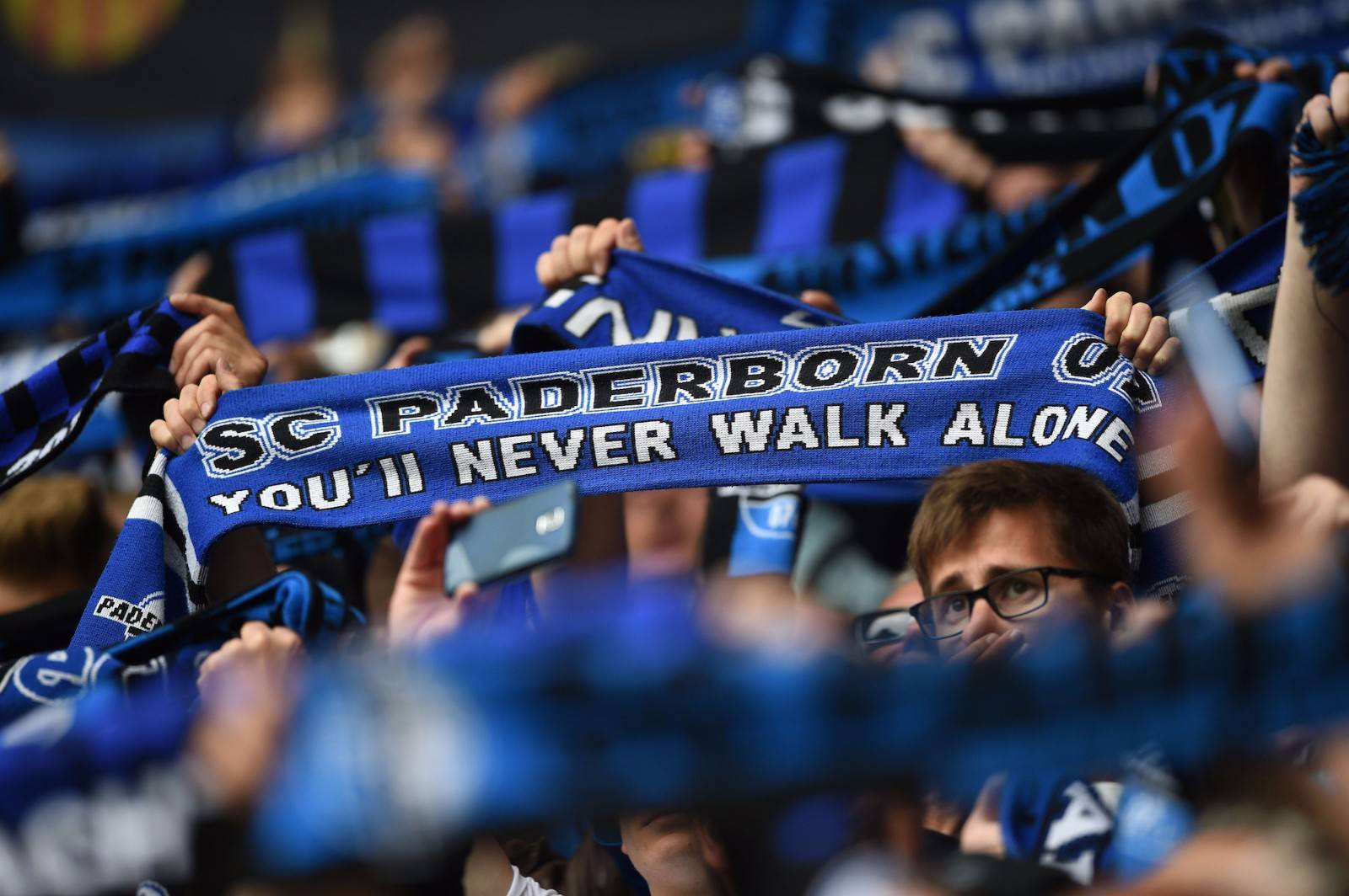 沙尔克客场艰难战平汉堡，保级形势严峻的简单介绍