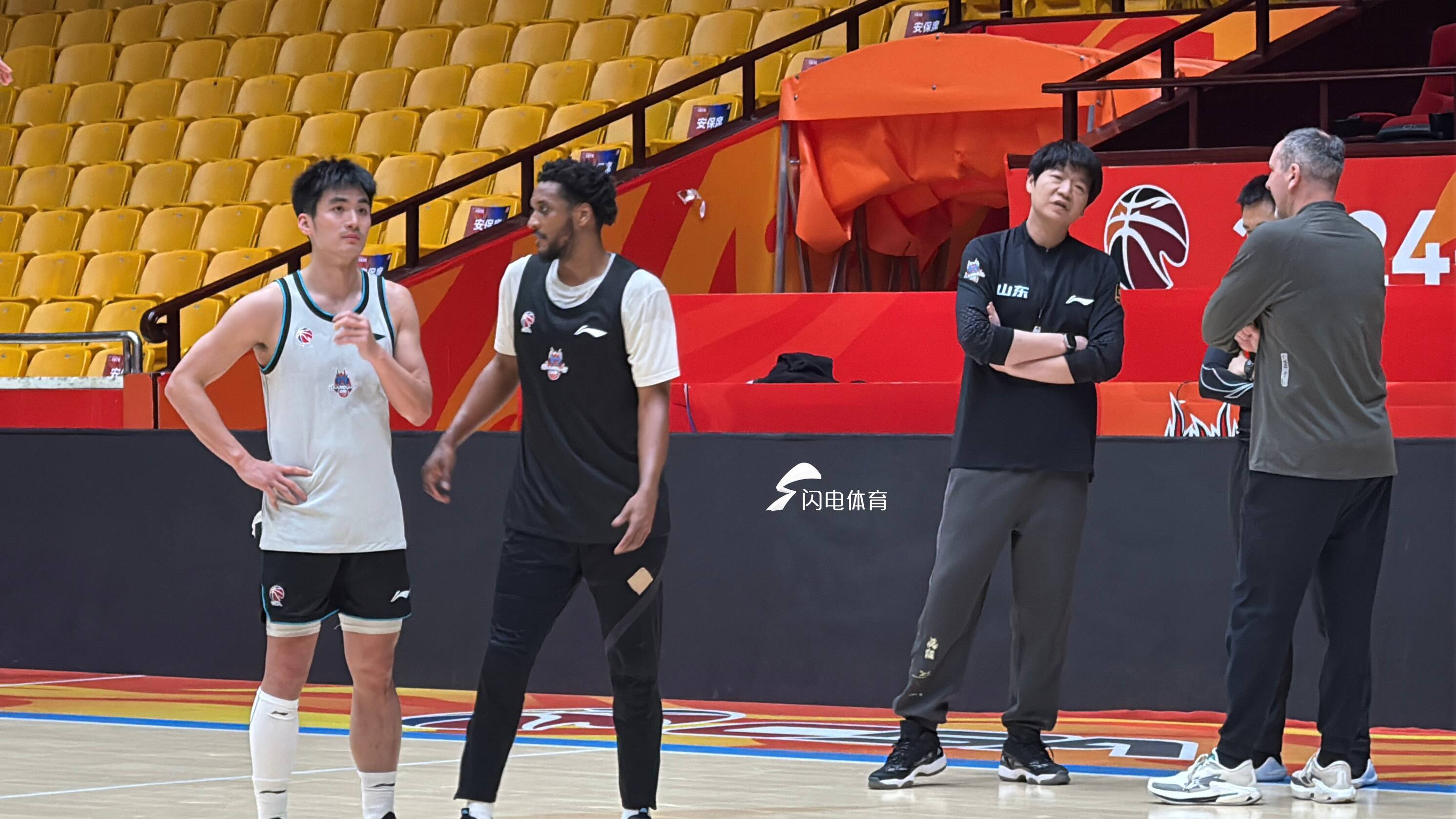 九游体育在线登录-包含山东男篮队员士气高涨，轻松取胜的词条