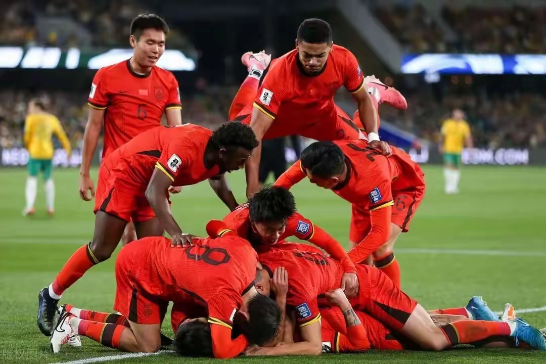 神奇进球让球迷惊掉下巴，比赛充满惊喜的简单介绍