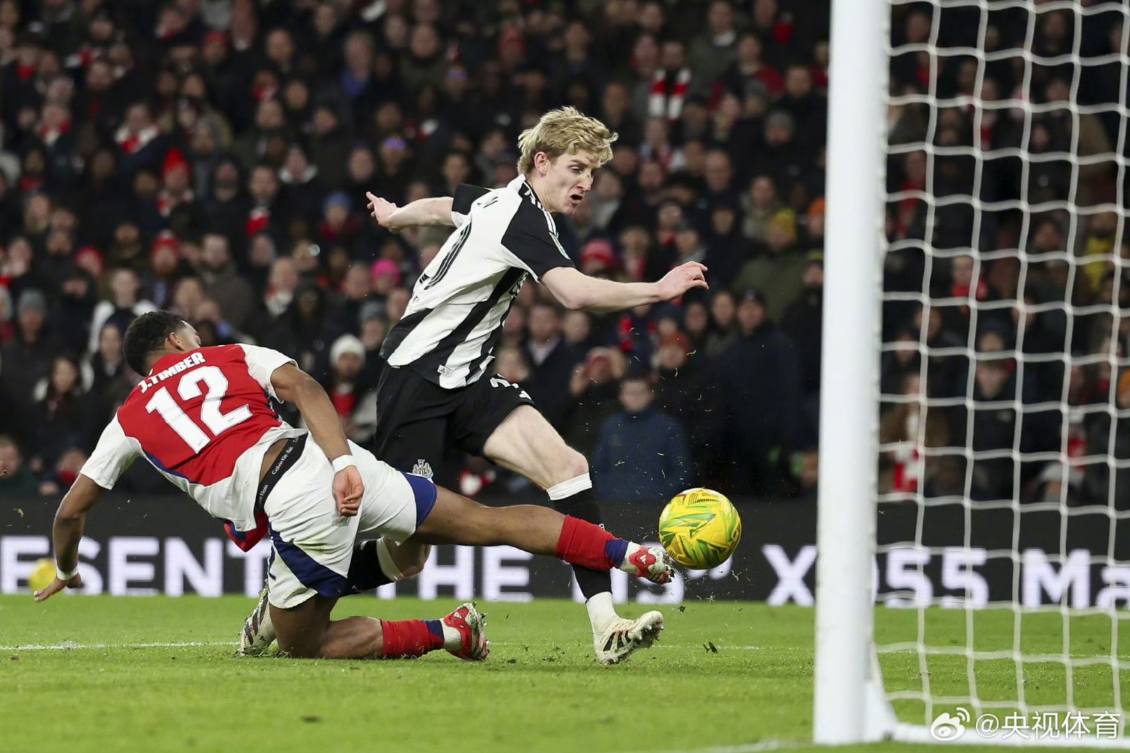 伯明翰城客场战胜阿森纳,实现逆袭 伯明翰城客场战胜阿森纳,实现逆袭