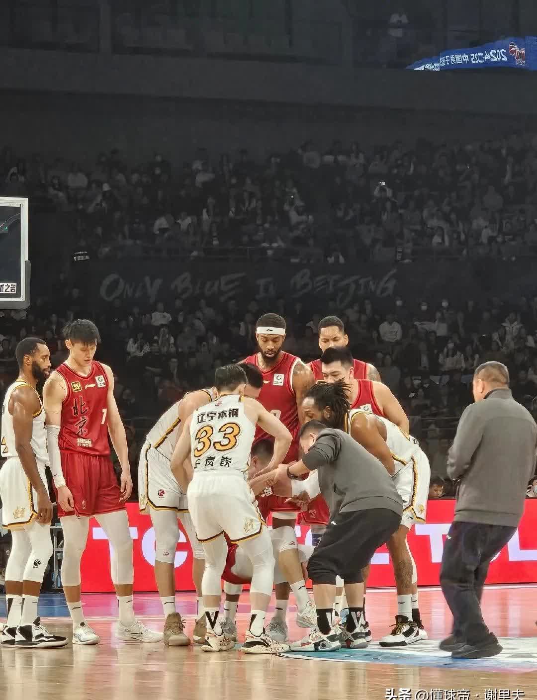 中场核心受伤，球队险胜对手