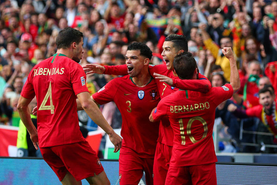 波兰球员展现出色表现,领先对手取胜 波兰球员展现出色表现,领先对手取胜