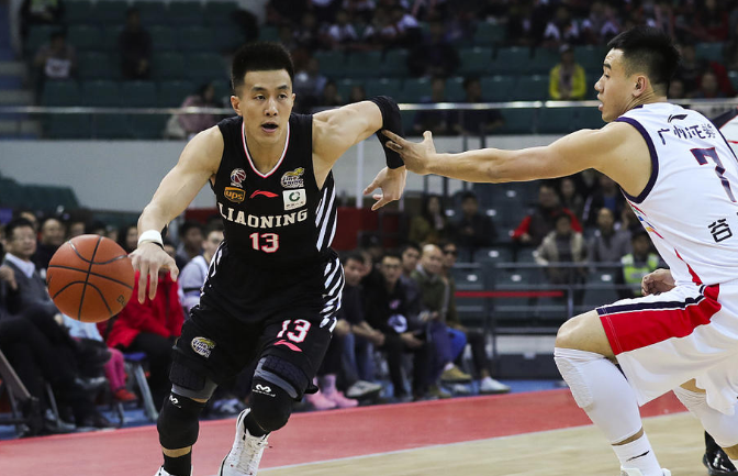 关于比赛现场悬念重重，胜负乃待最后一刻定夺的信息