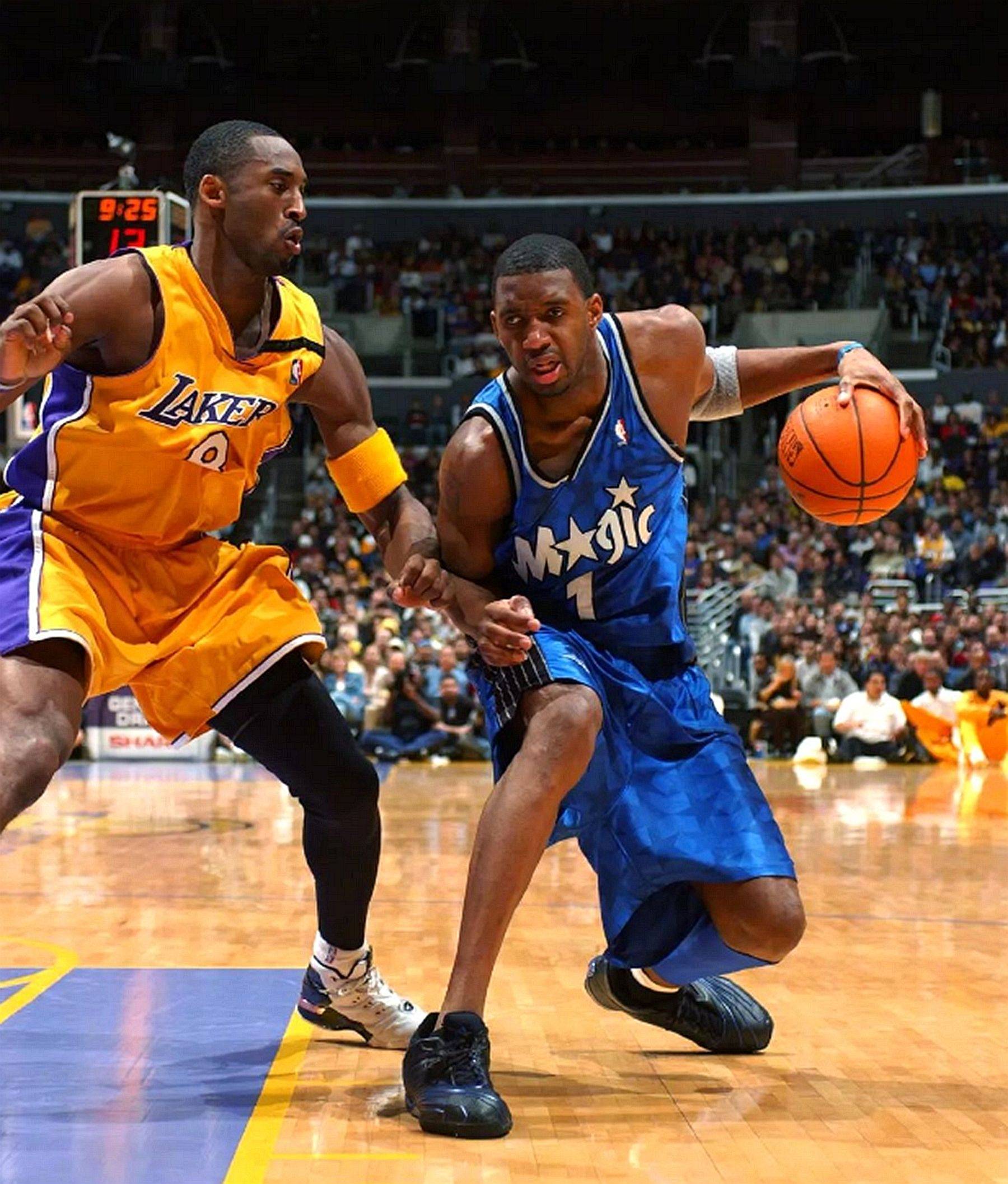 九游体育在线-球员在国际篮球比赛中展现出色运动风采