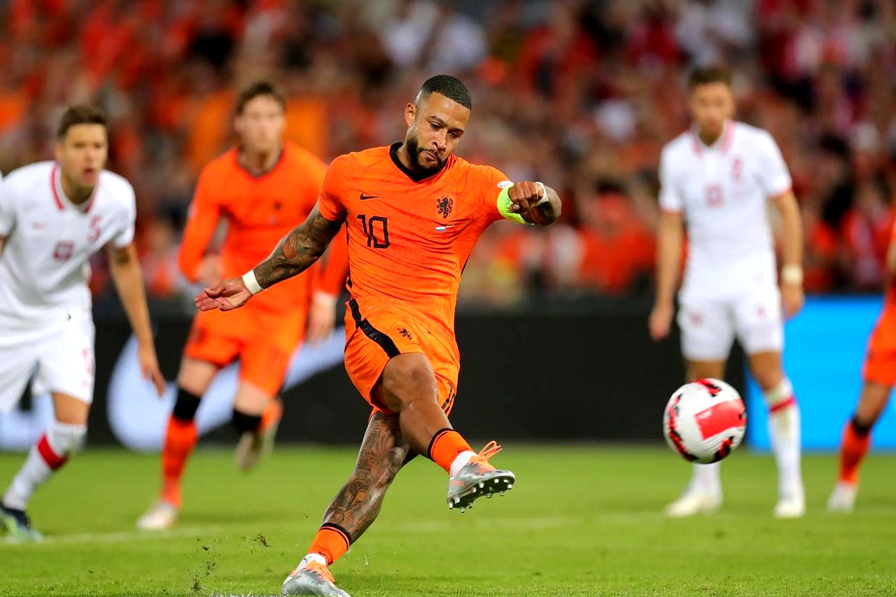 关于荷兰队斩获胜利，挺进下一轮比赛的信息