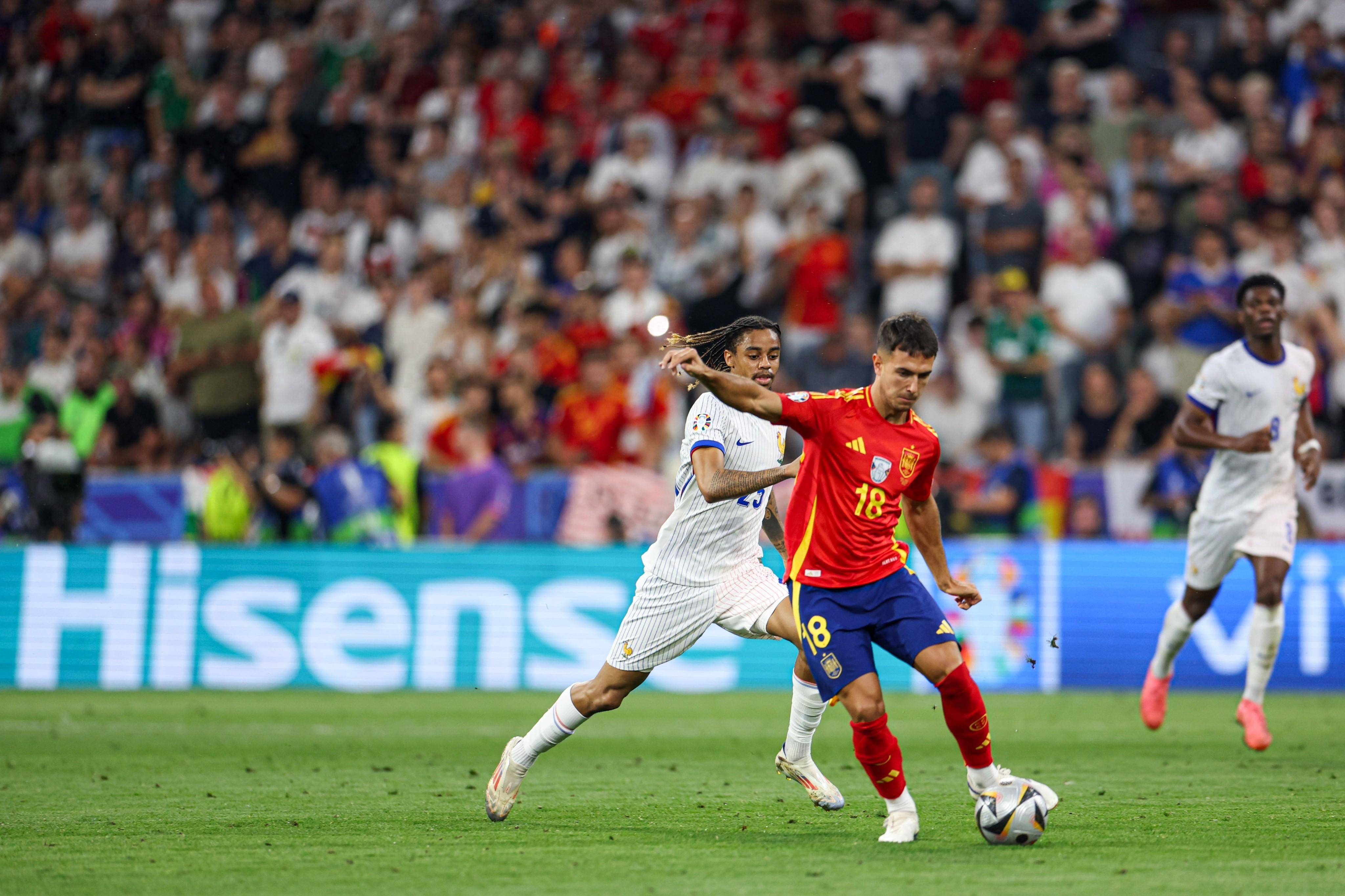 九游体育app下载-高水平球队在欧洲比赛中迎战对手，场面激烈