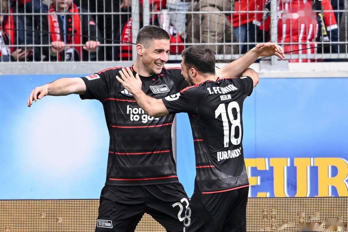 包含弗赖堡客场大胜，再次升至德甲前十的词条