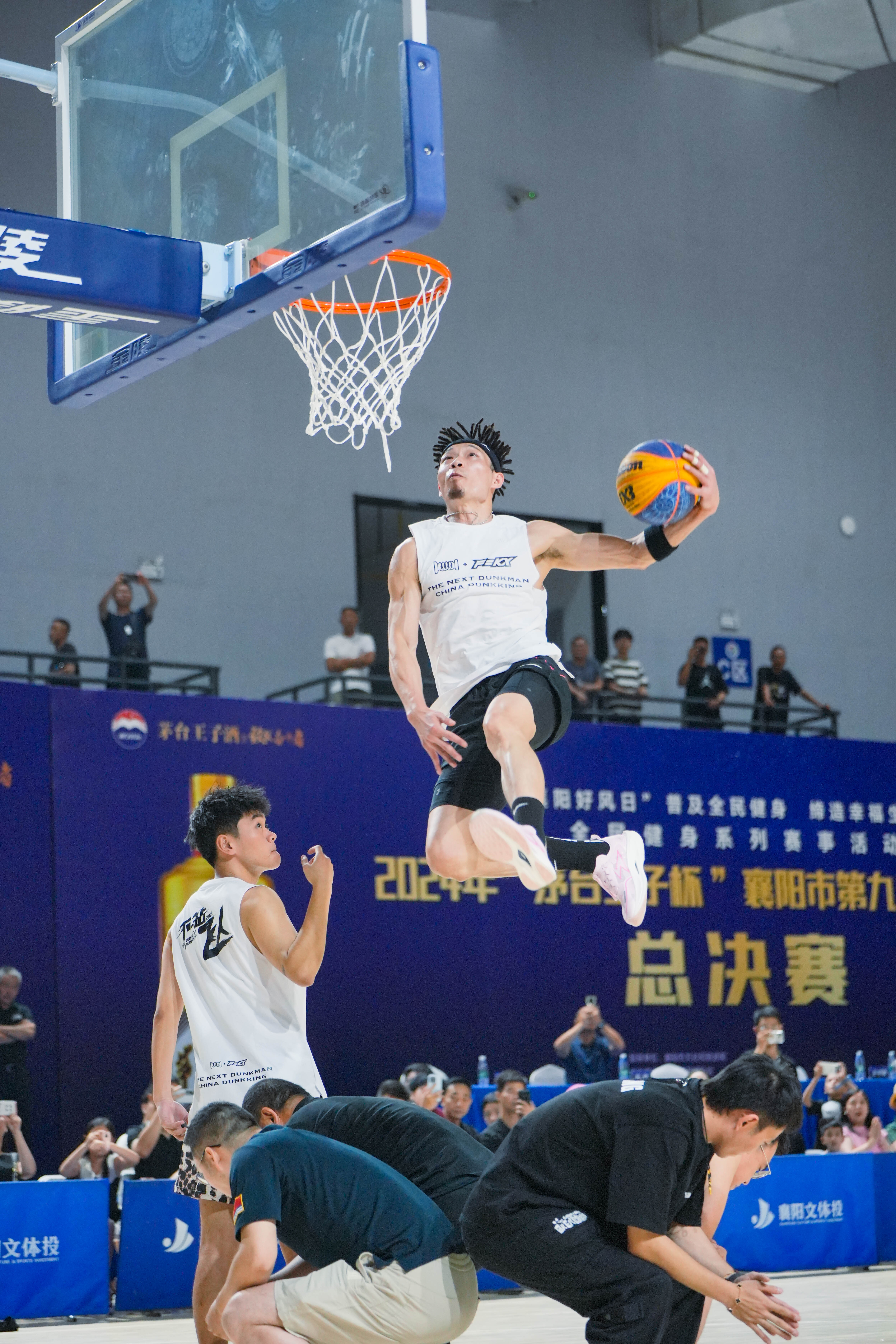 包含城市篮球联赛总决赛收官，上海队夺冠的词条