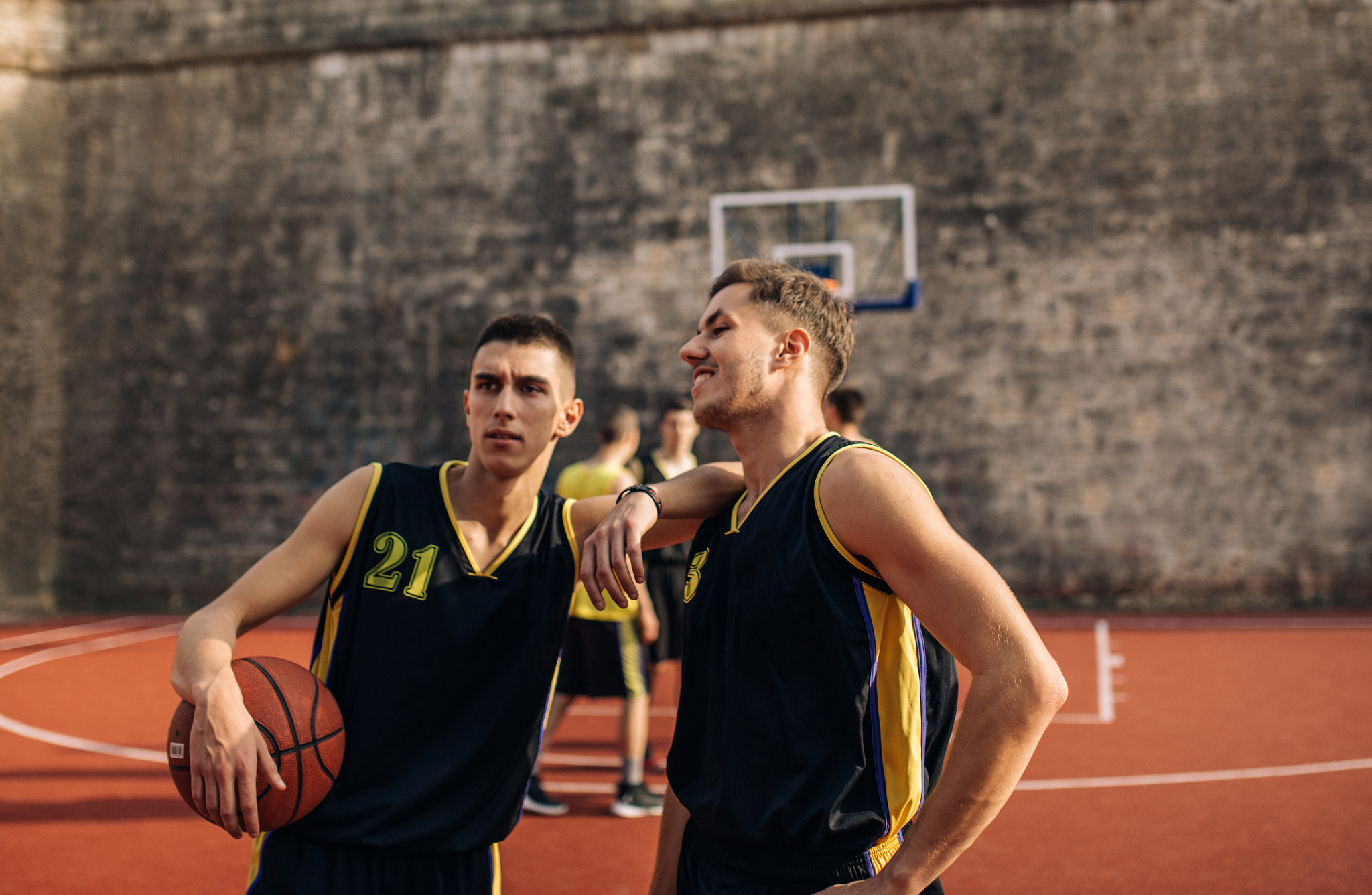 九游体育网页版登录入口-球员飒爽英姿，领衔球队迎来胜利欢呼的简单介绍