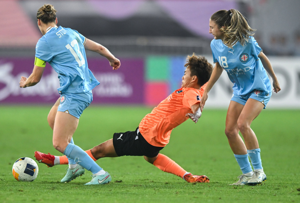 包含摩洛哥女足比赛中防线稳固，零封对手的词条