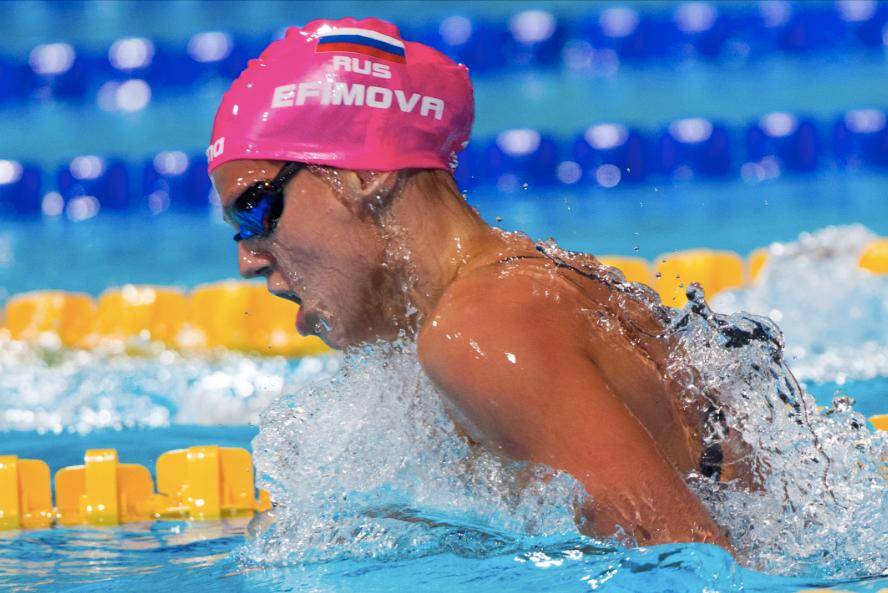 俄罗斯运动员夺桂冠兴奋庆祝