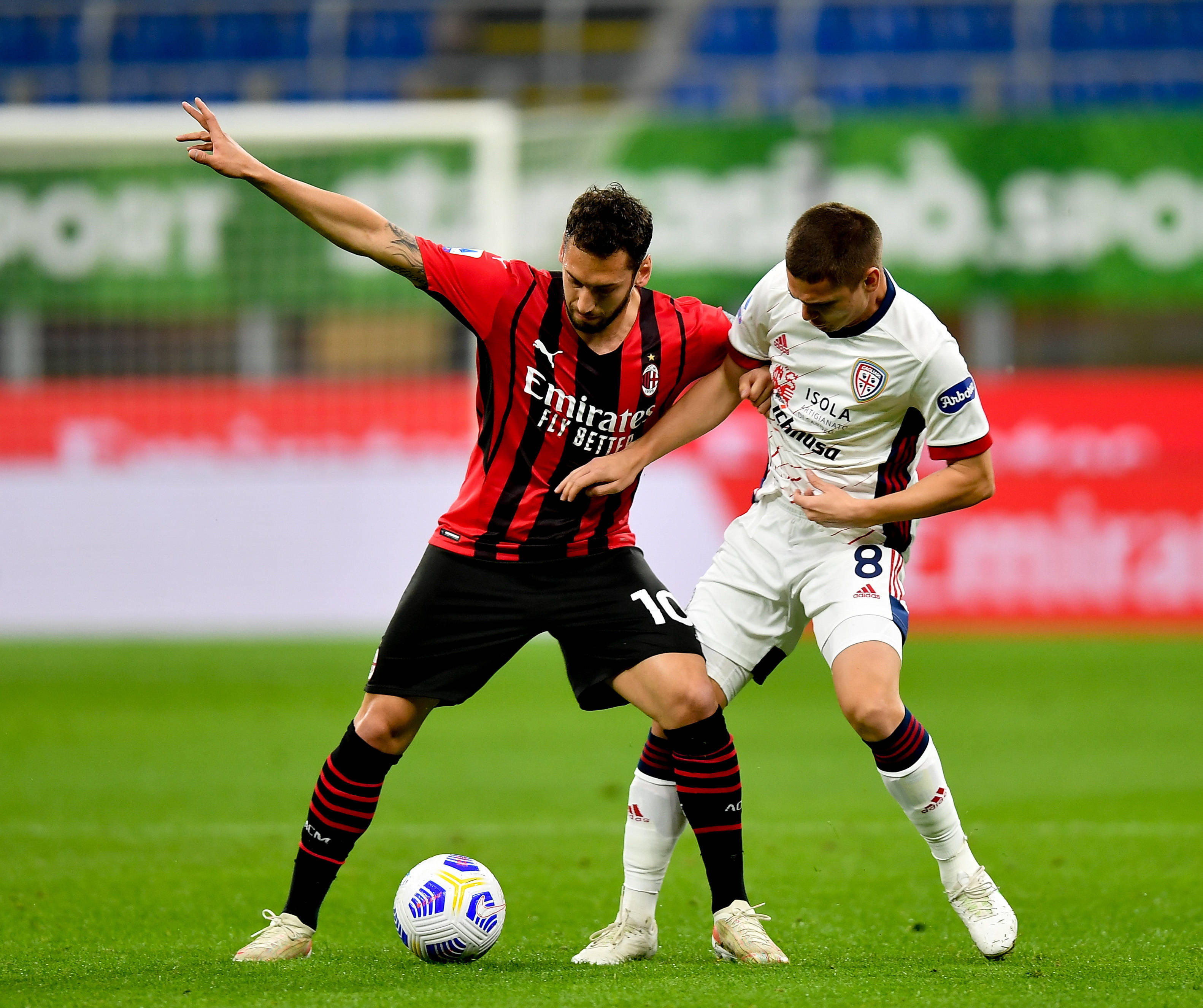 博洛尼亚中场技术出色，频频为球队助攻的简单介绍