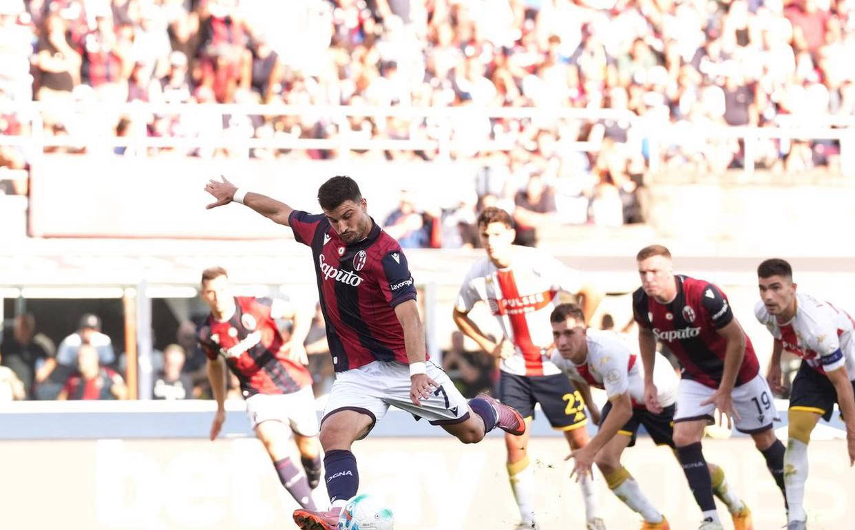 博洛尼亚中场技术出色，频频为球队助攻的简单介绍