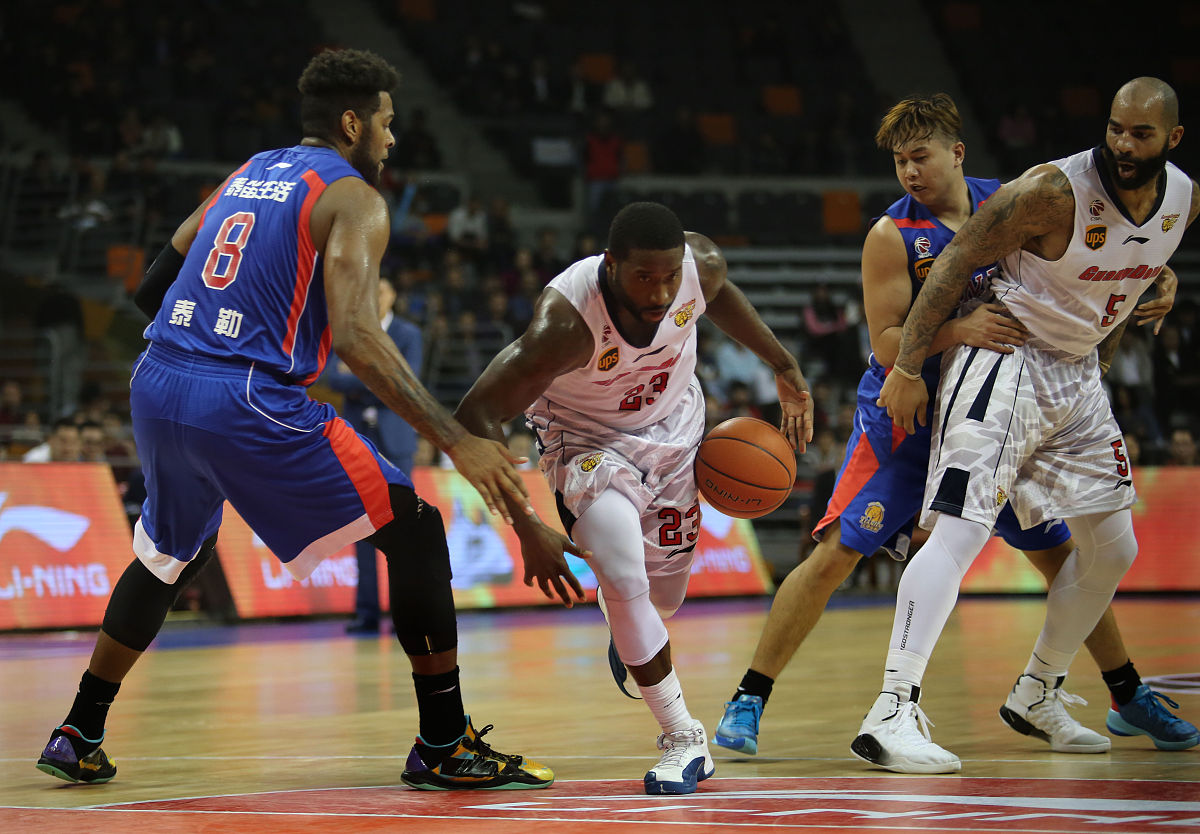 雄鹿取得五连胜，雷霆遭快船逆袭败阵的简单介绍