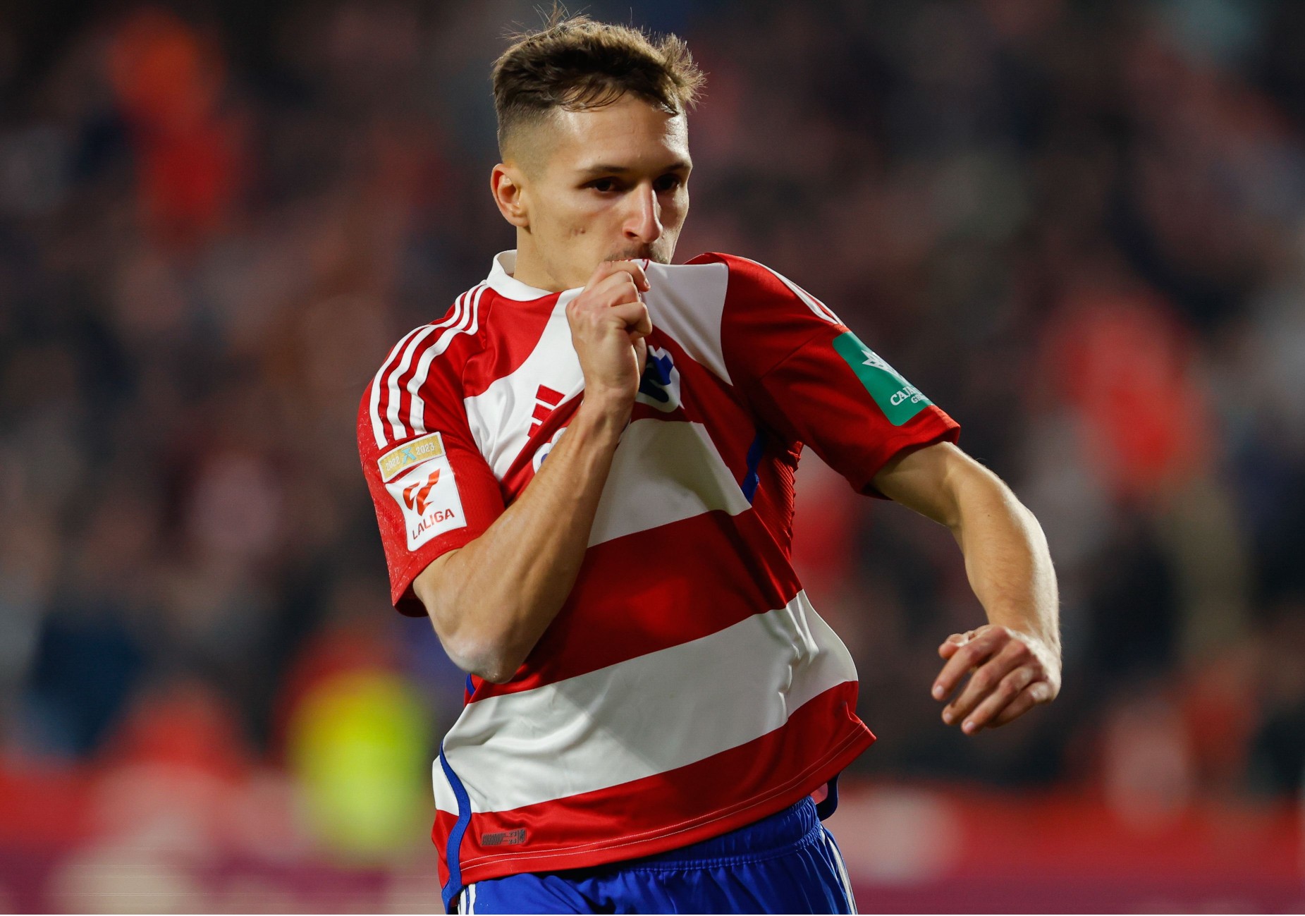 关于萨拉戈萨力压对手，取得胜利！的信息